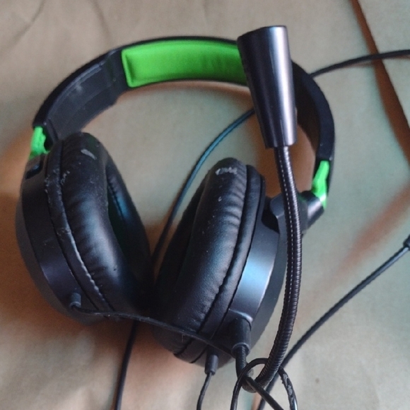 Turtle Beach Recon Ear Force Black and Green Wired Gaming Headset - Picture 1 of 3